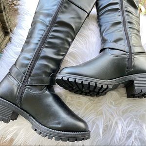 NIB OLIVIA MILLER BOOTS SIZE 6